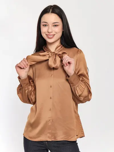 Атласная блуза с бантом